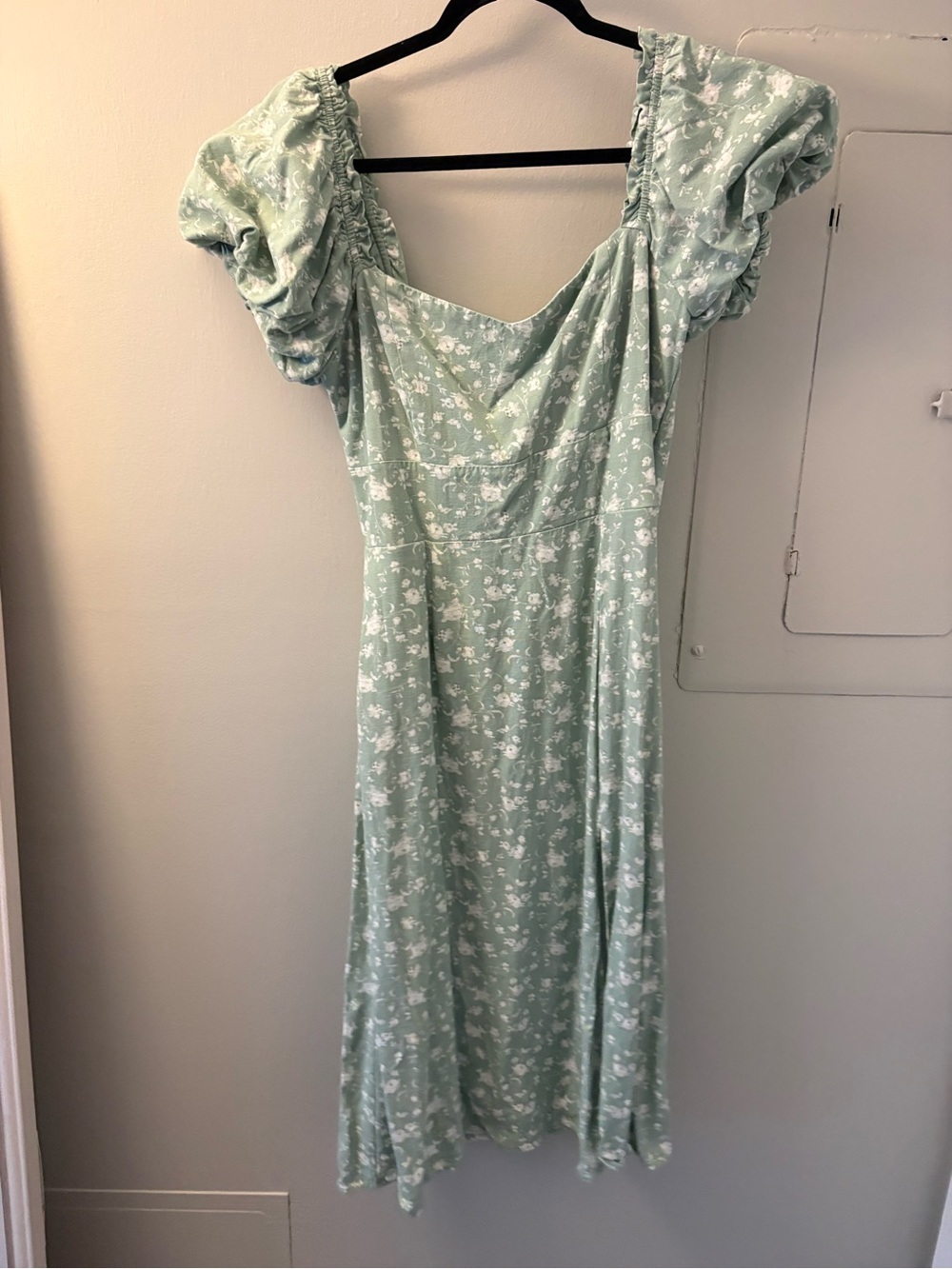 Francesca's Collections Mint Green Floral Puff-Sleeve Midi Dress